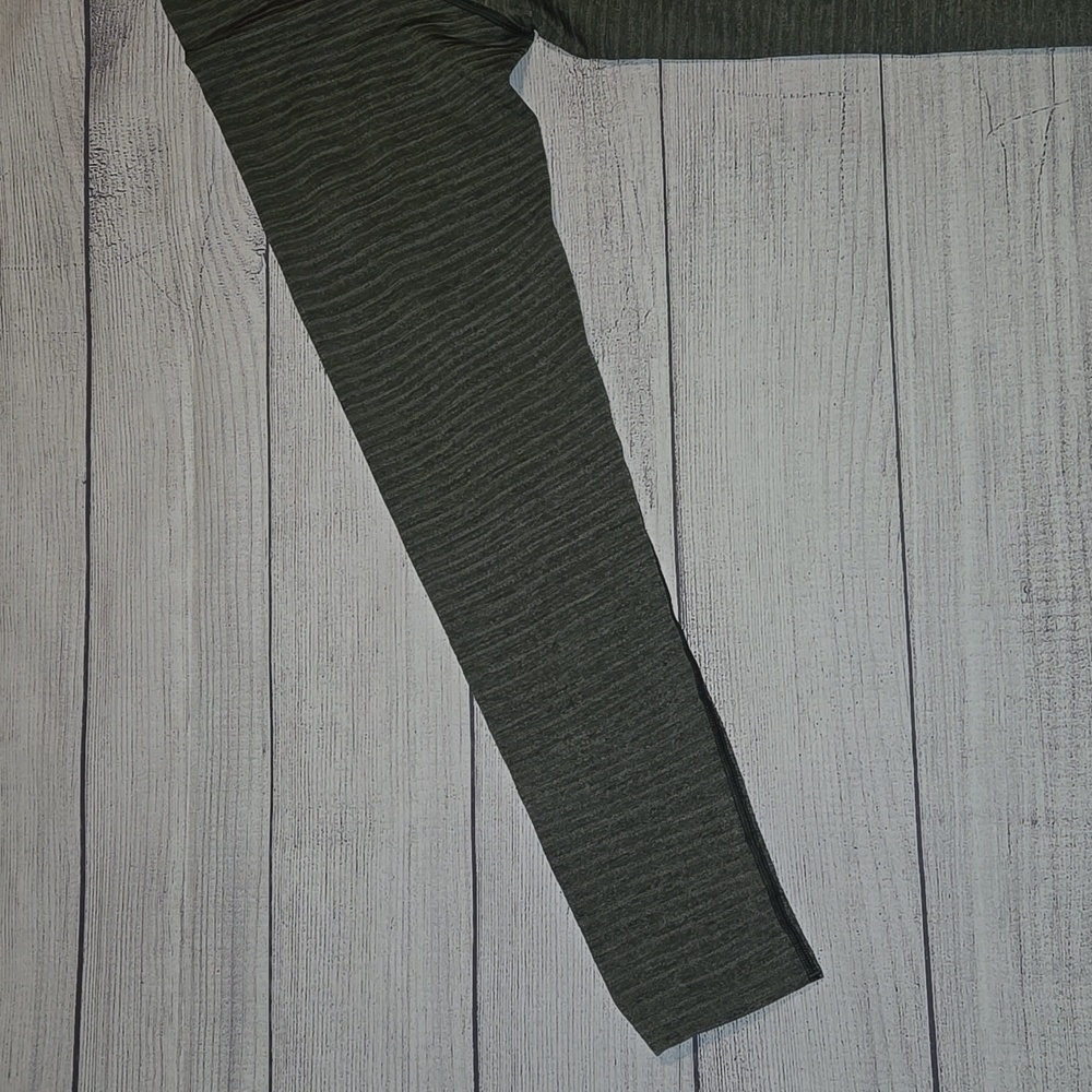 Lululemon Men's Metal Vent Tech 1/2 Zip 2.0 Rosemary Green/Smoked Spruce Size M - Picture 4 of 7